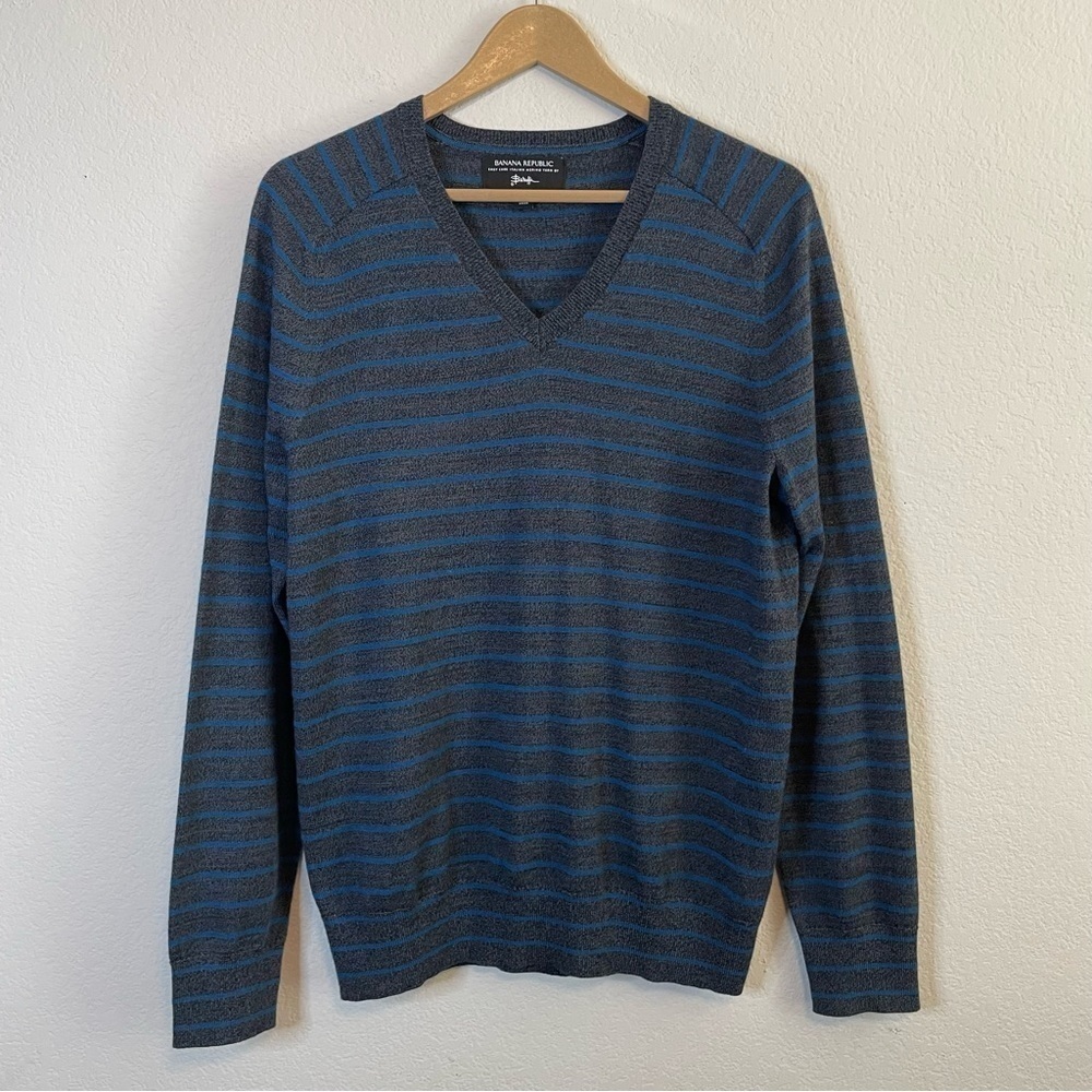 Banana Republic Extra Fine Italian Merino Wool Gray Blue Stripe V Neck Sweater